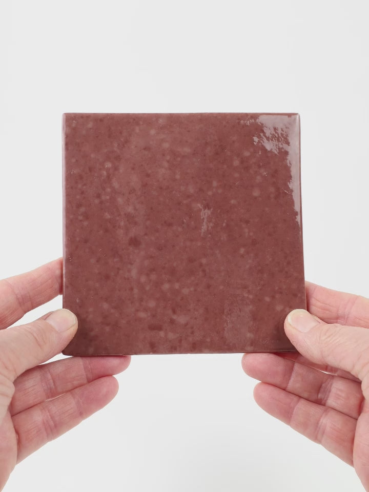 Video showing Morasutti Smalti mosaic tile – amber – 11.5 x 11.5 cm, rotated to show full tile