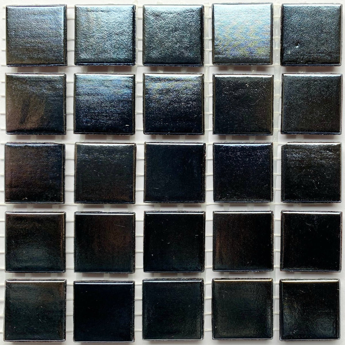 Ιριδίζουσες γυάλινες ψηφίδες 20mm – μαύρο - mosaicshop