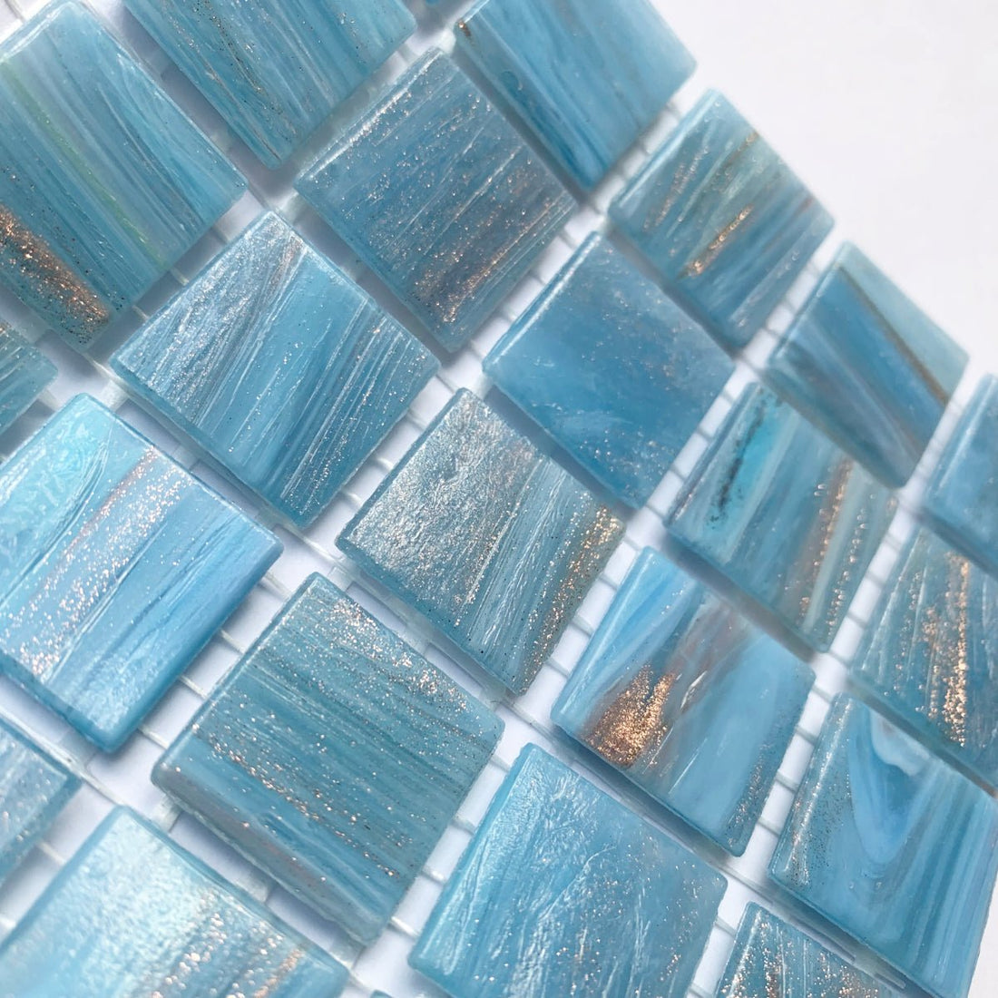 Γυάλινες ψηφίδες με χρυσές φλέβες 20mm – Gouden Wolk - mosaicshop