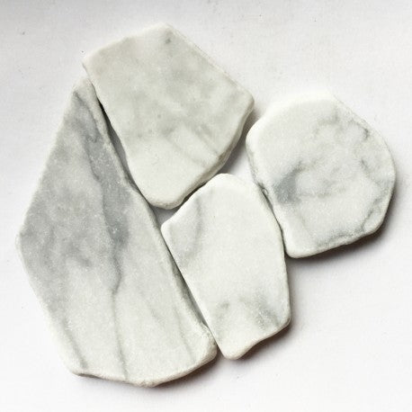 Πολυγωνικές μαρμάρινες ψηφίδες – Bianco Carrara — Mosaicshop