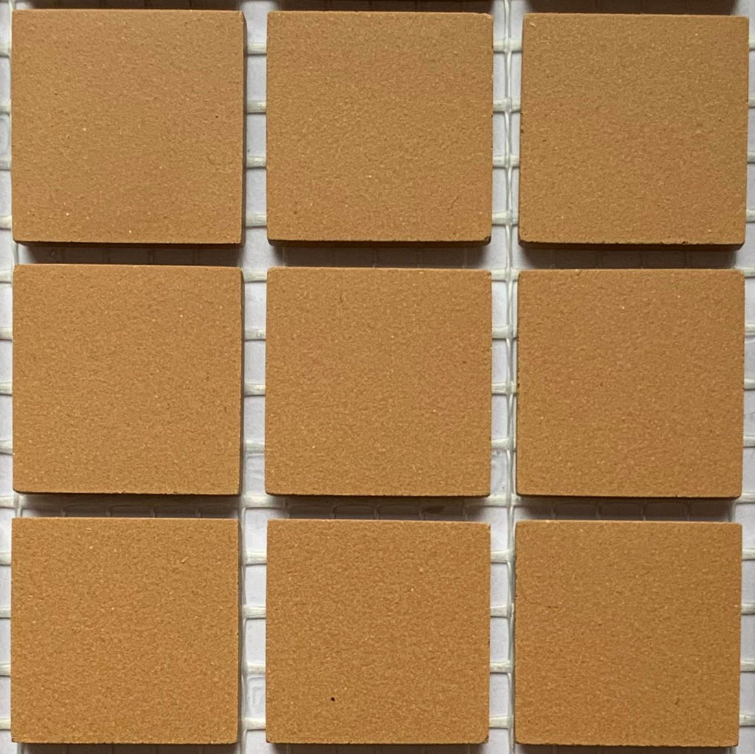 Winckelmans Caramel – ματ ψηφίδες 20x20 mm σε πλέγμα