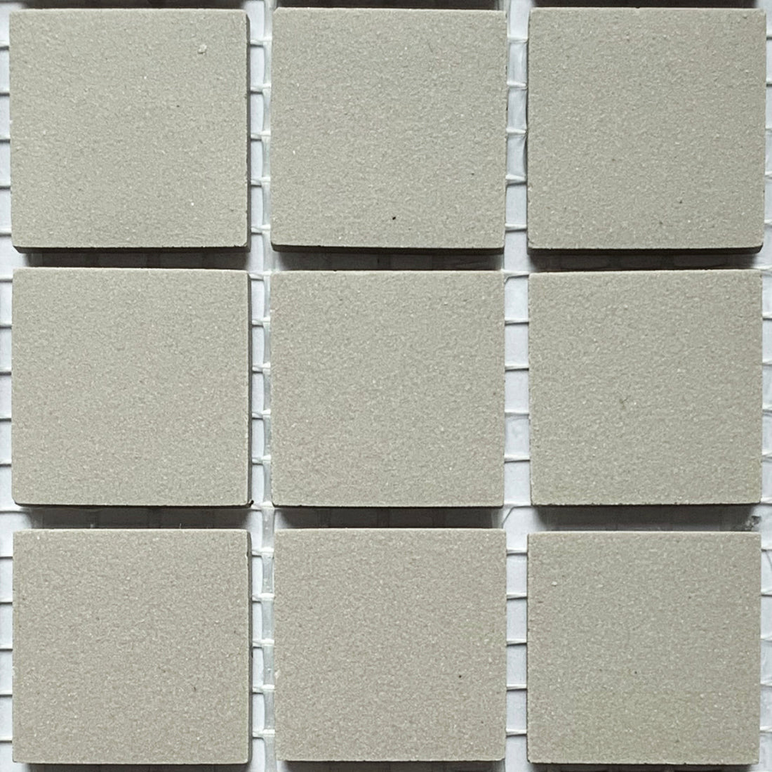 Winckelmans Gris Pale – ματ ψηφίδες 20x20 mm σε πλέγμα
