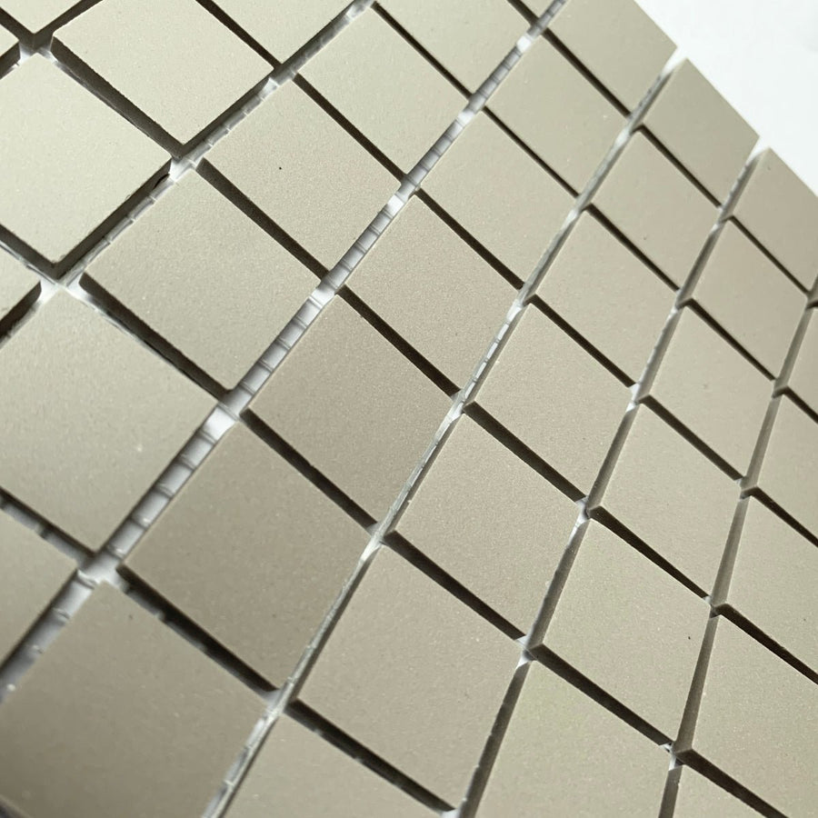 Winckelmans Gris Pale – ματ ψηφίδες 20x20 mm σε πλέγμα
