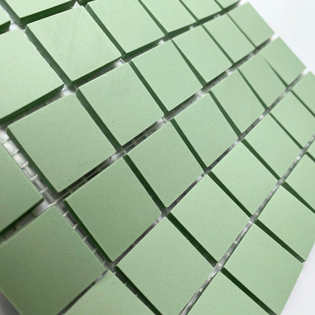 Winckelmans Pistache – ματ ψηφίδες 20x20 mm σε πλέγμα